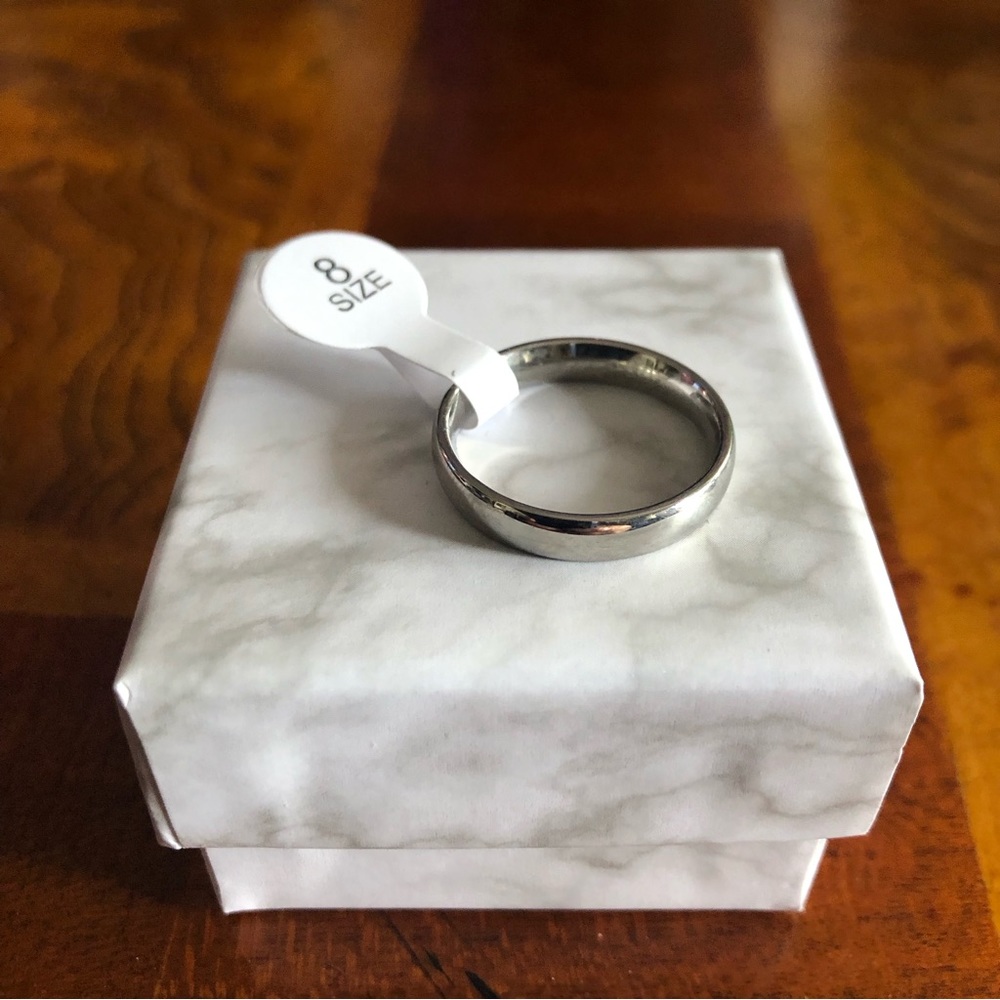 Ladies solid 925 sterling silver 4mm classic dome wedding band NWT 8